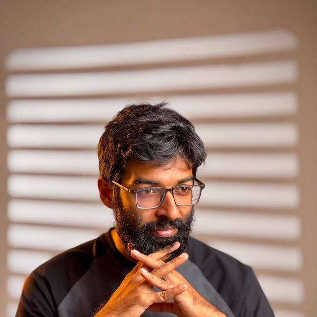 পোর্ট্রেট — জানালার আলোয় মোহাইমিন পাটোয়ারী